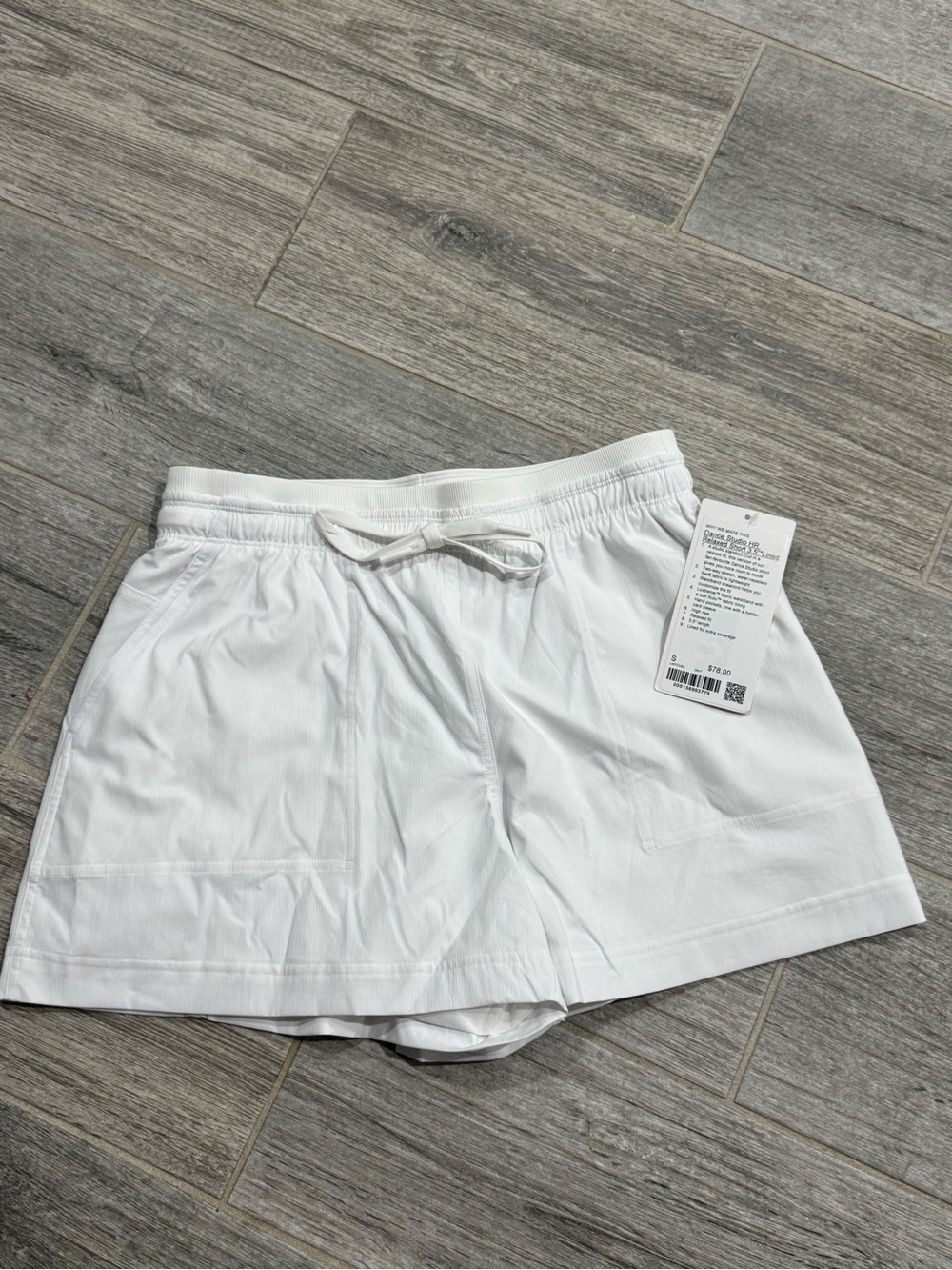 New Lululemon Dance Studio High-Rise Shorts 3.5" WHITE Sz: SMALL NWT Athletic